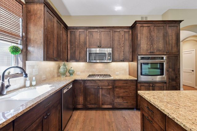 25 Riley Ridge, Chanhassen, MN 55317