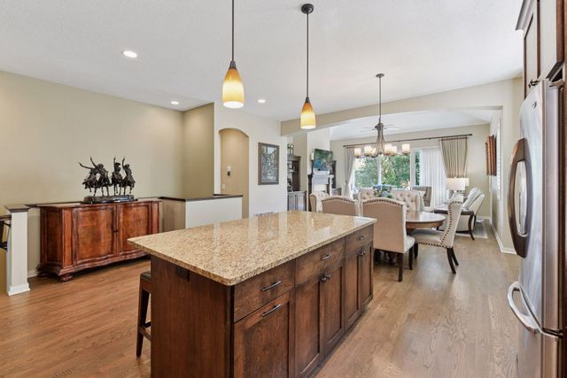 25 Riley Ridge, Chanhassen, MN 55317