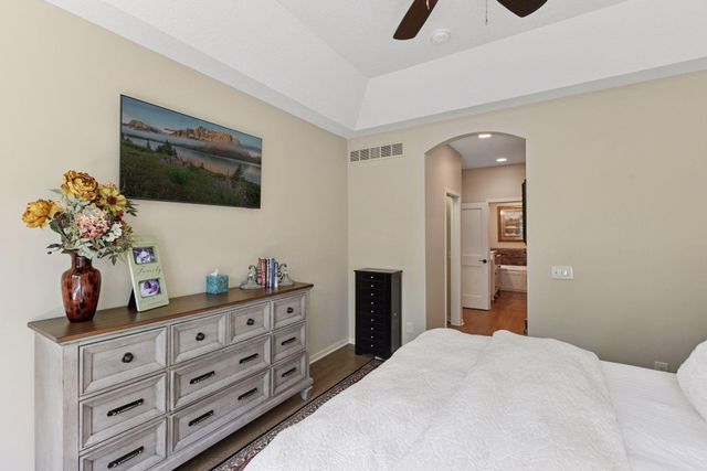 25 Riley Ridge, Chanhassen, MN 55317