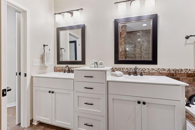 25 Riley Ridge, Chanhassen, MN 55317