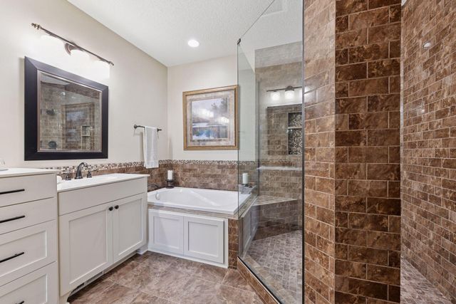 25 Riley Ridge, Chanhassen, MN 55317