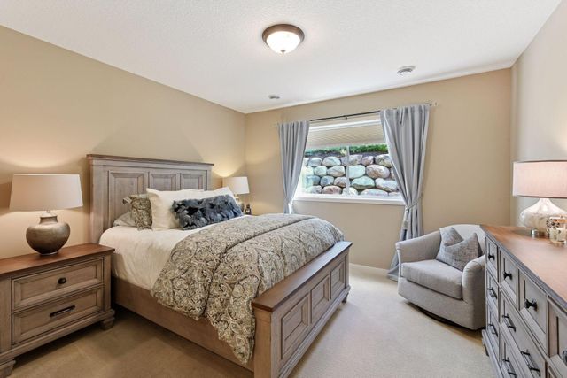 25 Riley Ridge, Chanhassen, MN 55317