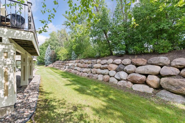 25 Riley Ridge, Chanhassen, MN 55317