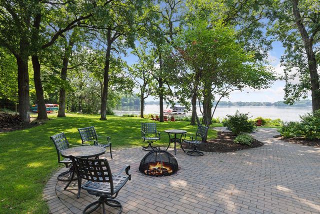 25 Riley Ridge, Chanhassen, MN 55317