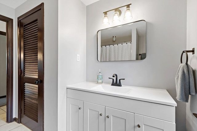 17 West Pond Road, Plymouth, MA 02360