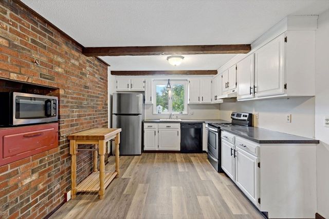 17 West Pond Road, Plymouth, MA 02360