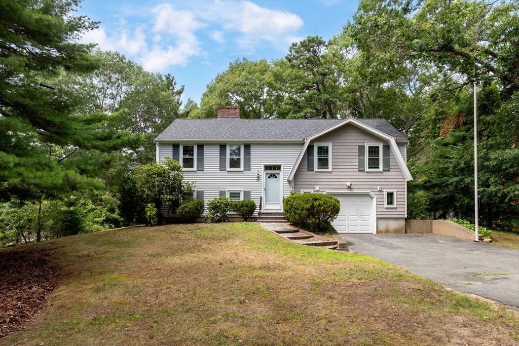 17 West Pond Road, Plymouth, MA 02360