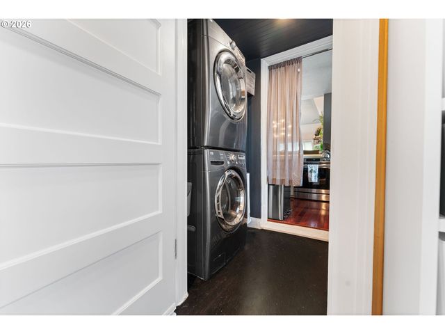 1054 Ne FALOMA Rd, Portland, OR 97211