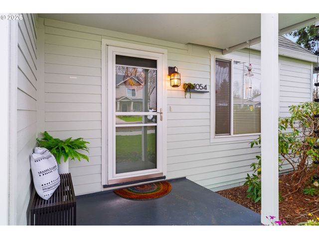 1054 Ne FALOMA Rd, Portland, OR 97211