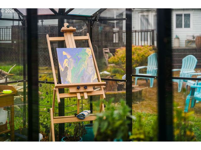 1054 Ne FALOMA Rd, Portland, OR 97211