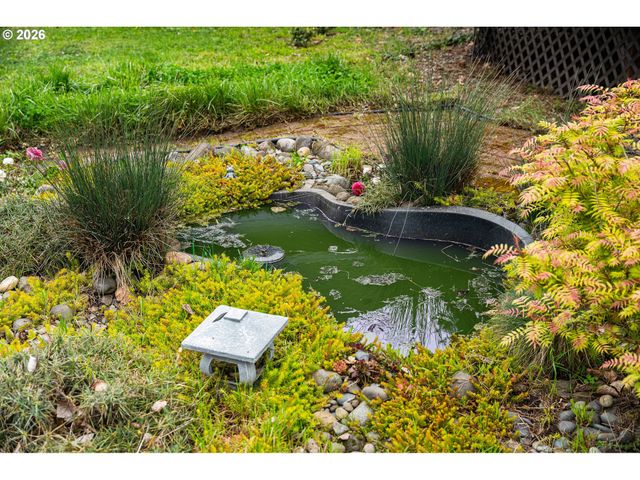 1054 Ne FALOMA Rd, Portland, OR 97211