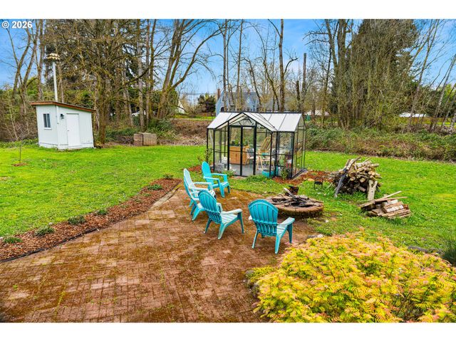 1054 Ne FALOMA Rd, Portland, OR 97211