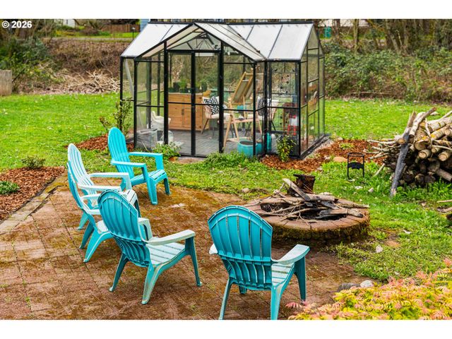 1054 Ne FALOMA Rd, Portland, OR 97211