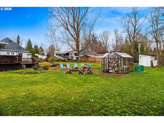1054 Ne FALOMA Rd, Portland, OR 97211