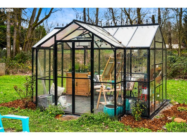 1054 Ne FALOMA Rd, Portland, OR 97211