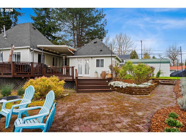 1054 Ne FALOMA Rd, Portland, OR 97211