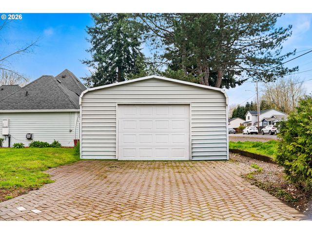 1054 Ne FALOMA Rd, Portland, OR 97211