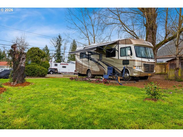 1054 Ne FALOMA Rd, Portland, OR 97211