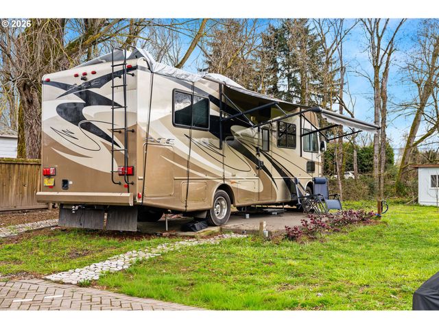 1054 Ne FALOMA Rd, Portland, OR 97211