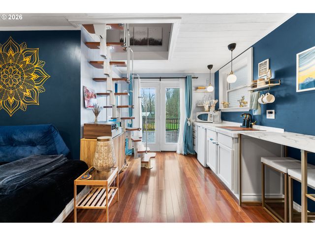 1054 Ne FALOMA Rd, Portland, OR 97211