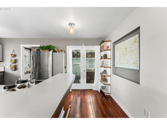 1054 Ne FALOMA Rd, Portland, OR 97211