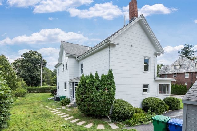 92 Clinton Place 1, Newton, MA 02459