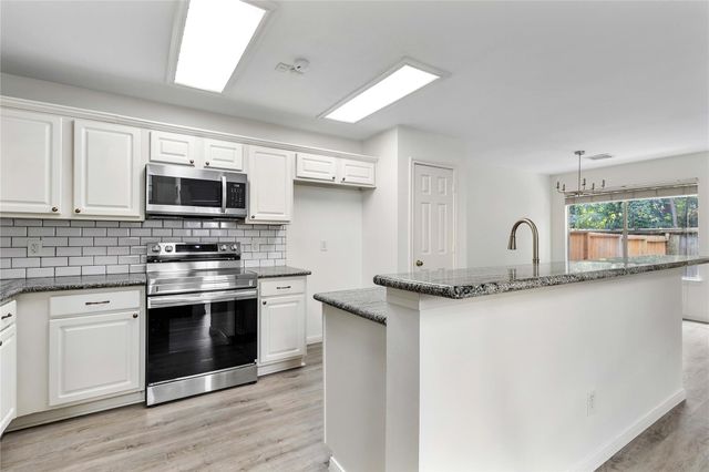 122 S Walden Elms Cir Circle, The Woodlands, TX 77382