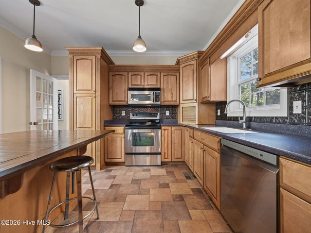 332 Batchelor Bay Road, Wallace, NC 28466
