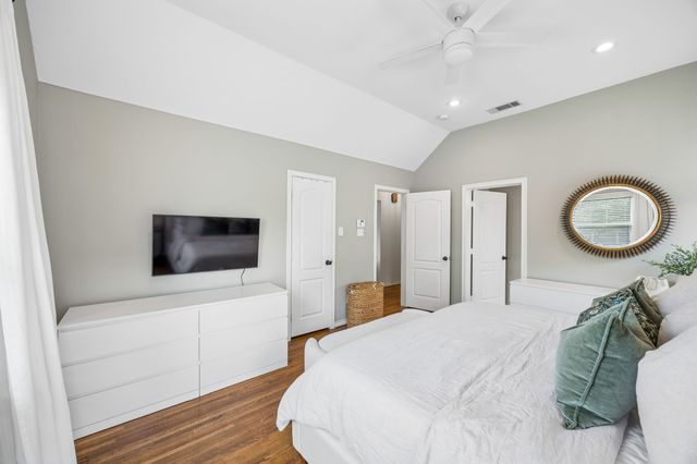 4636 Calmont Avenue, Fort Worth, TX 76107