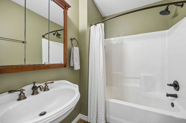 4636 Calmont Avenue, Fort Worth, TX 76107