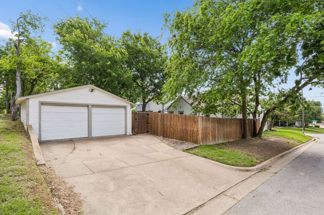 4636 Calmont Avenue, Fort Worth, TX 76107
