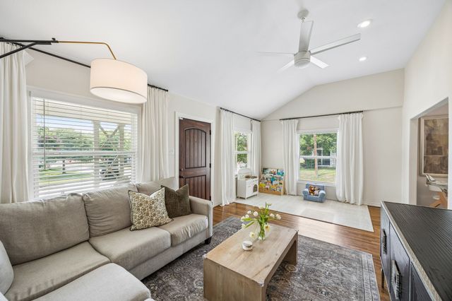 4636 Calmont Avenue, Fort Worth, TX 76107