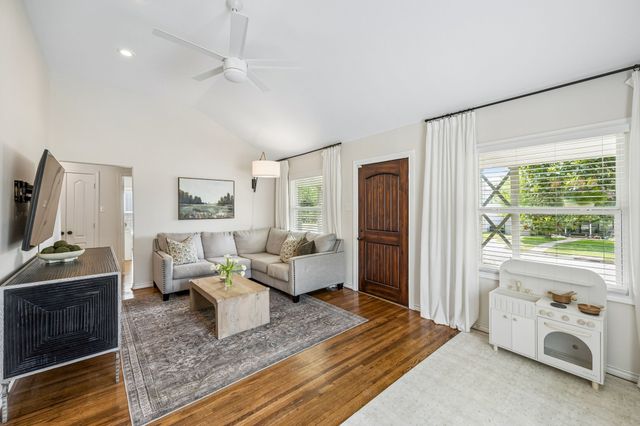 4636 Calmont Avenue, Fort Worth, TX 76107