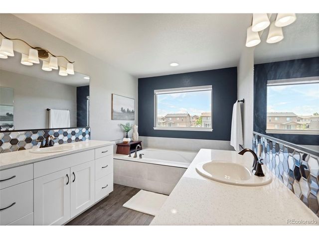 5411 Long Dr, Timnath, CO 80547