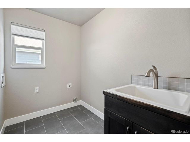5411 Long Dr, Timnath, CO 80547