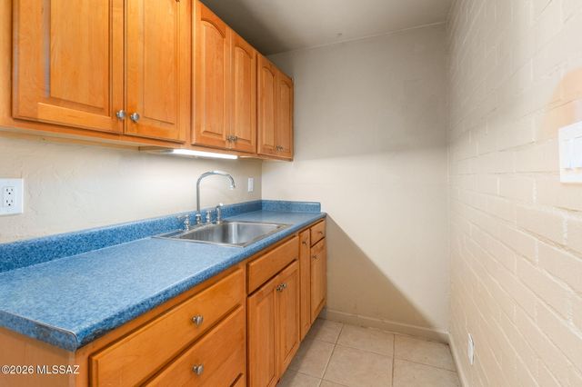 1941 S Cloverland Avenue, Tucson, AZ 85711