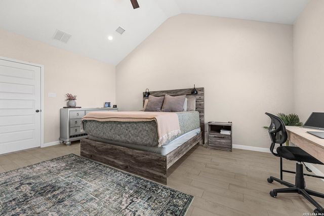 213 COLONIAL LN, La Vernia, TX 78121