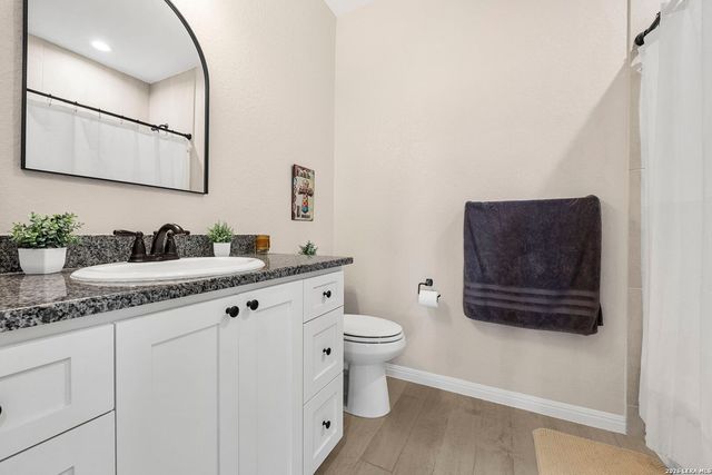 213 COLONIAL LN, La Vernia, TX 78121