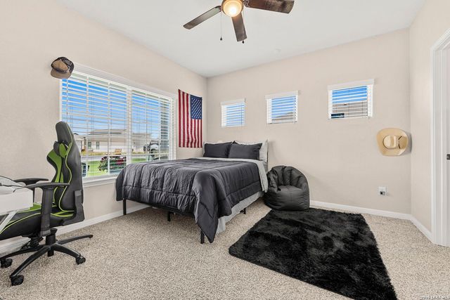213 COLONIAL LN, La Vernia, TX 78121