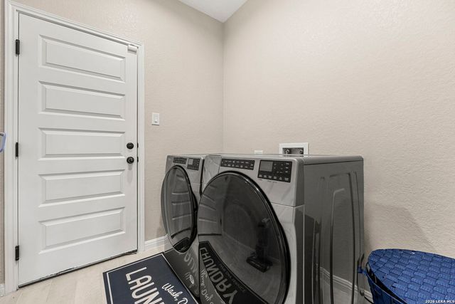 213 COLONIAL LN, La Vernia, TX 78121