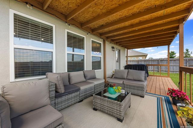 213 COLONIAL LN, La Vernia, TX 78121