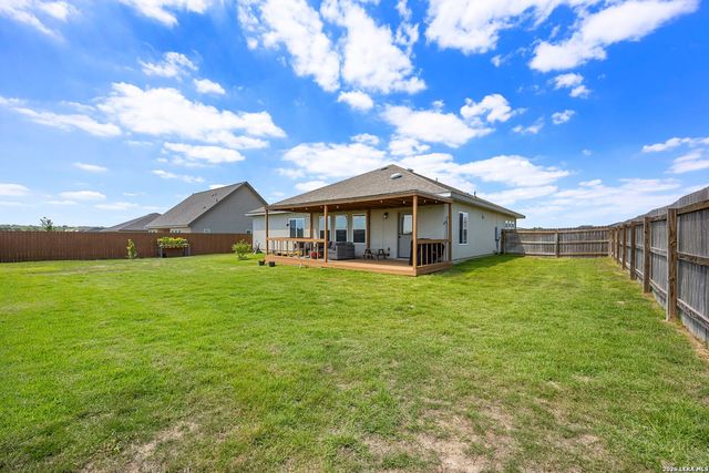 213 COLONIAL LN, La Vernia, TX 78121