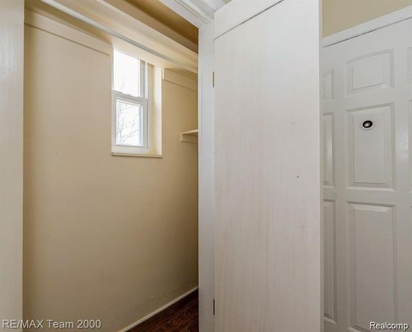 3951 ZIEGLER Street, Dearborn Heights, MI 48125