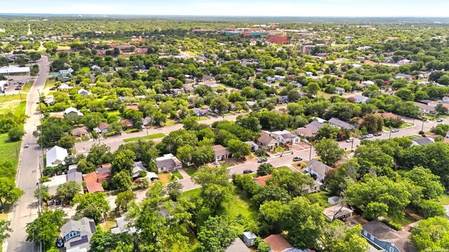2143 E Crockett St, San Antonio, TX 78202