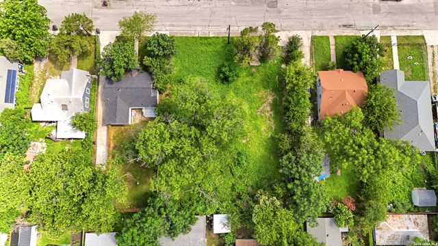 2143 E Crockett St, San Antonio, TX 78202