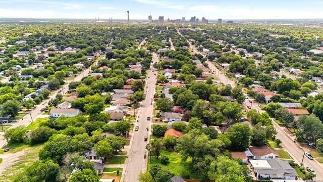2143 E Crockett St, San Antonio, TX 78202