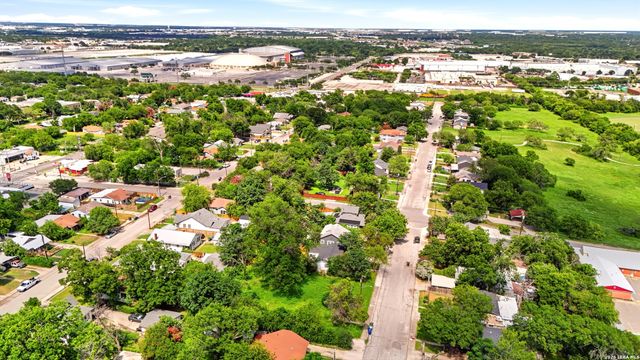 2143 E Crockett St, San Antonio, TX 78202