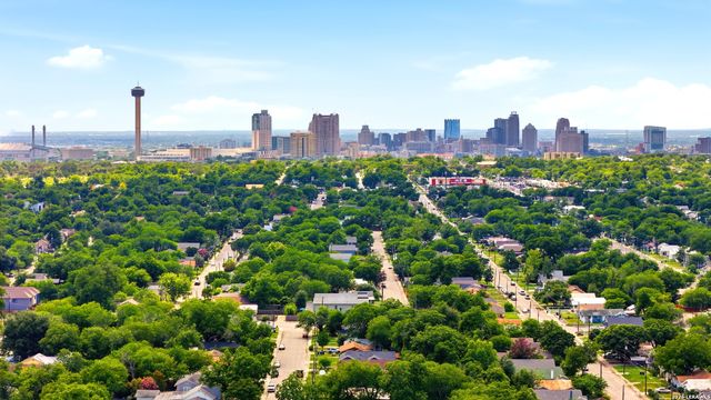 2143 E Crockett St, San Antonio, TX 78202