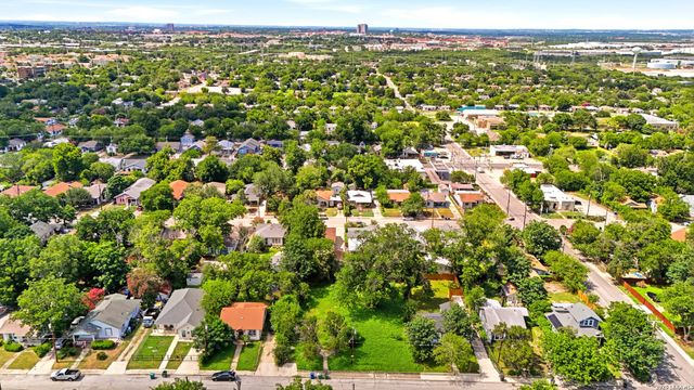 2143 E Crockett St, San Antonio, TX 78202