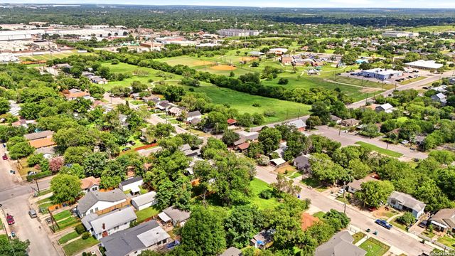 2143 E Crockett St, San Antonio, TX 78202